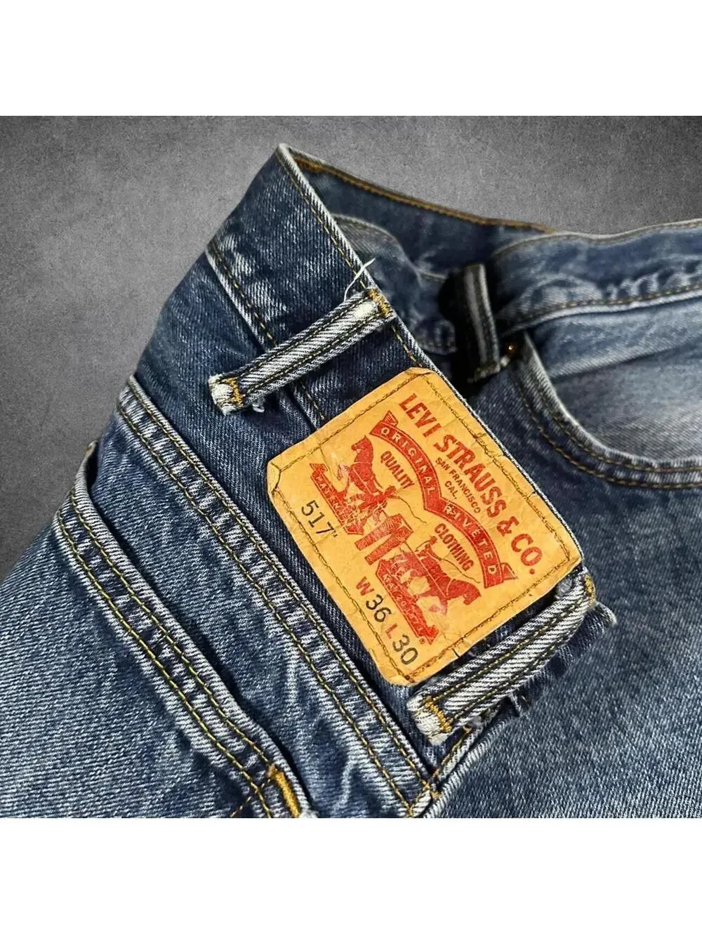 Levis fits 35x29”